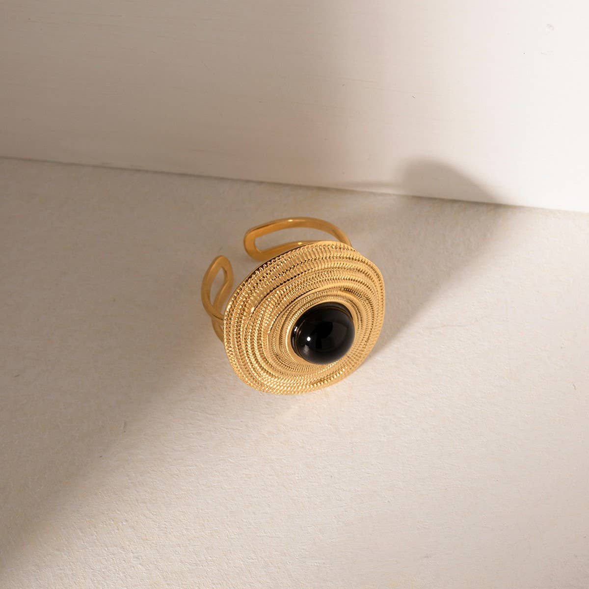 Retro Light Luxury Trendy DevilS Eye COil Ring